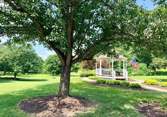 Listing Photo 2 - Condo for sale in building located at 3701 W Galbraith Rd, Colerain Twp, OH 45247 - Unit #52