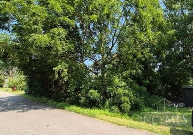 2nd image of 10920 Cinderella Dr, Hillsboro, OH 45133 | MLS# 1887129