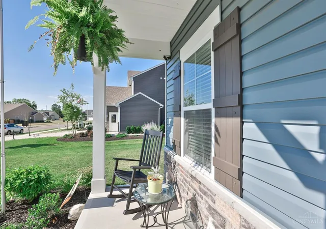 3rd image of 1223 Waterbury Dr, Carlisle, OH 45005 | MLS# 1887307