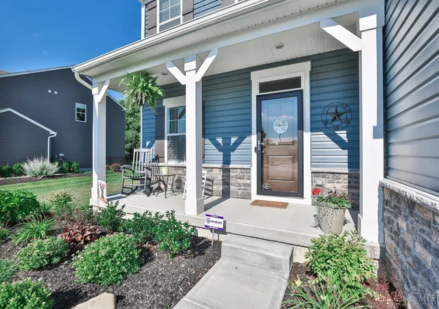 4th image of 1223 Waterbury Dr, Carlisle, OH 45005 | MLS# 1887307