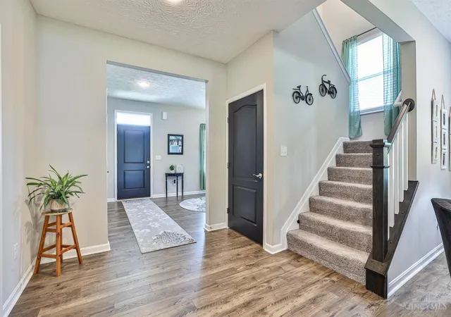 5th image of 1223 Waterbury Dr, Carlisle, OH 45005 | MLS# 1887307
