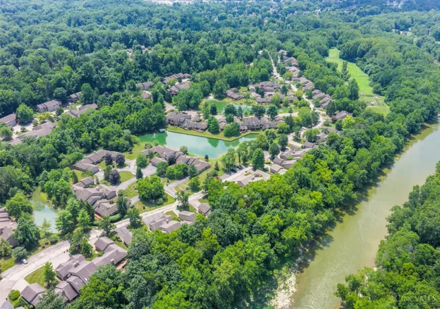 2nd image of 30 Big Oak Ln, Milford, OH 45150