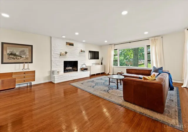 Photo 5 of Single family home for sale at 312 Ardon Ln, Wyoming, OH 45215 | MLS# 1887320 | Listing updated on 2026-08-06