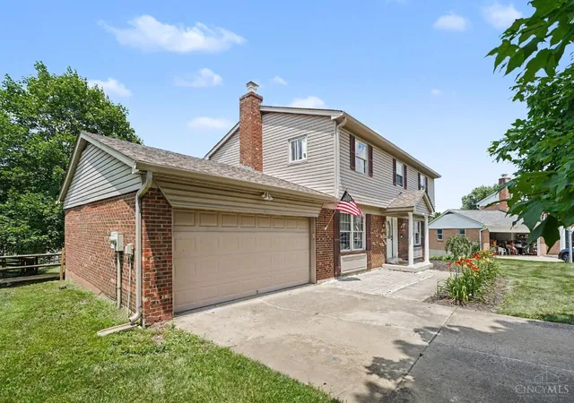 Photo 3 of Sale Pending at 8 Suffolk Ct, Fairfield, OH 45014 | MLS# 1887363 | Listing updated on 2026-08-03