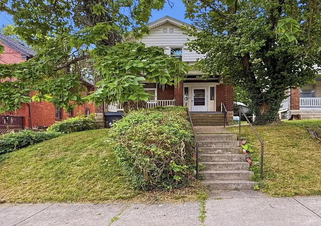 2nd image of 2035 Burnet Ave, Cincinnati, OH 45219 | MLS# 1887367
