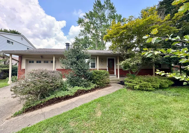 1st image of 1658 Yellowglen Dr, Anderson Twp, OH 45255 | MLS# 1887071