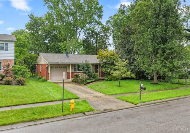 2nd image of 1658 Yellowglen Dr, Anderson Twp, OH 45255 | MLS# 1887071