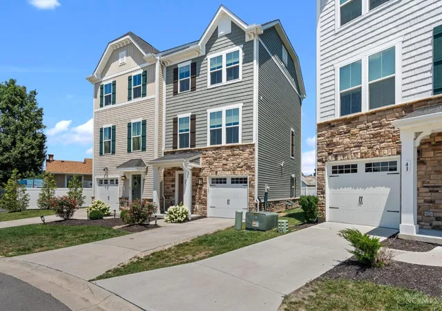 3rd image of 44 Wentworth Ln, Deer Park, OH 45236 | MLS# 1887043