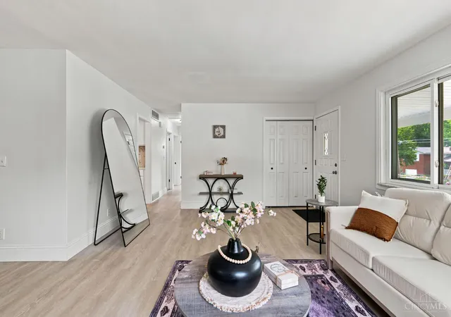 5th image of 3236 Lillwood Ln, Cincinnati, OH 45251 | MLS# 1887413