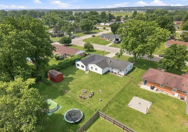4th image of 422 Kenwood Ln, Trenton, OH 45067 | MLS# 1887440