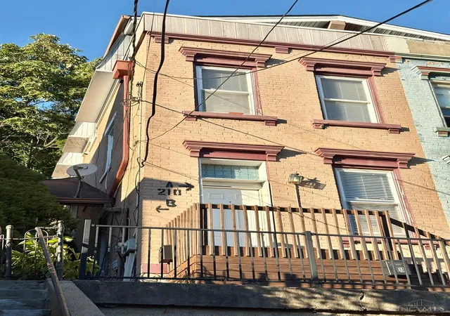 Listing Photo 4 - Condo for sale in building located at 210 Dorsey St, Cincinnati, OH 45202