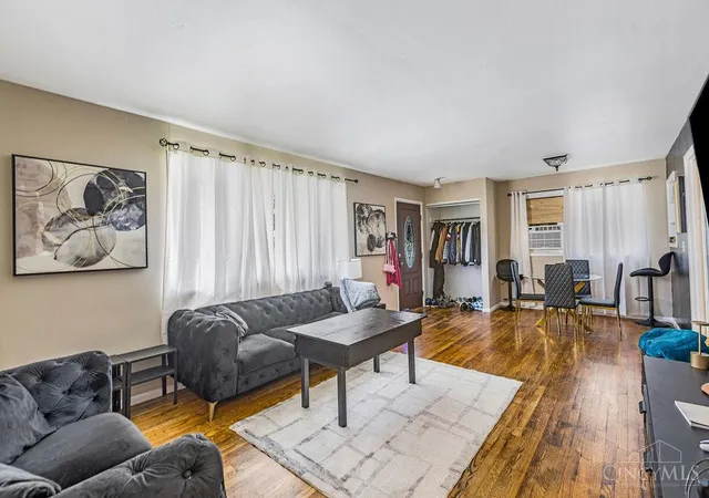 Photo 3 of Sale Pending at 280 Joliet Ave, Cincinnati, OH 45215 | MLS# 1887322 | Listing updated on 2026-08-23