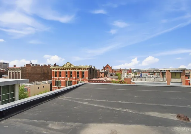 2nd image of 1326 Vine St, Cincinnati, OH 45202