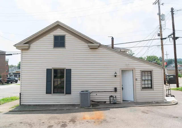 3rd image of 21 N E St, Hamilton, OH 45013 | MLS# 1887414