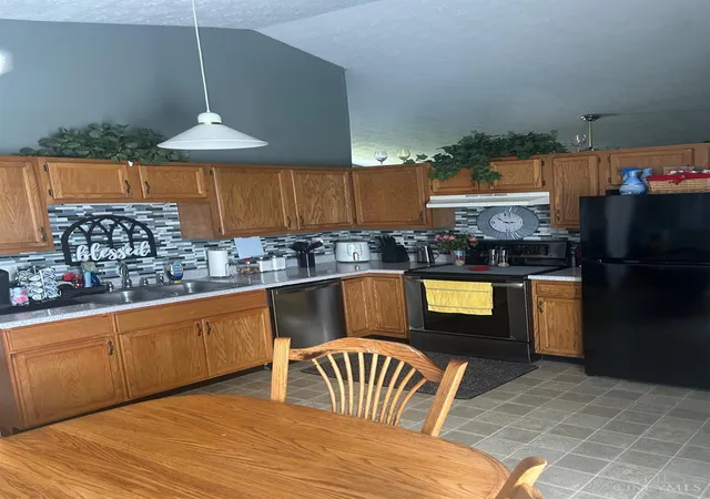 3rd image of 819 Barrington Ct, Trenton, OH 45067 | MLS# 1887560