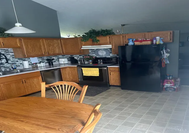 4th image of 819 Barrington Ct, Trenton, OH 45067 | MLS# 1887560