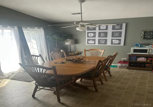 5th image of 819 Barrington Ct, Trenton, OH 45067 | MLS# 1887560