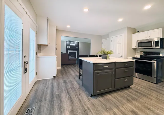Photo 3 of Sale Pending at 2565 Schafer Knoll Ct, Fairfield Township, OH 45011 | MLS# 1887569 | Listing updated on 2026-07-27