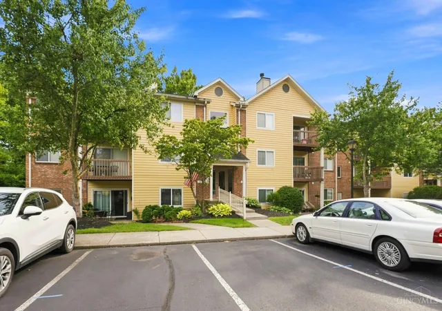 2nd image of 987 Cedar Ridge Dr #12, Cincinnati, OH 45245 | MLS# 1887578