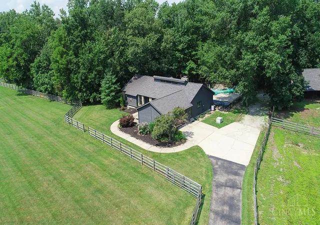 2nd image of 2713 Christopher Dr, Batavia, OH 45103 | MLS# 1887597