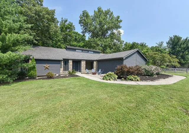 3rd image of 2713 Christopher Dr, Batavia, OH 45103 | MLS# 1887597