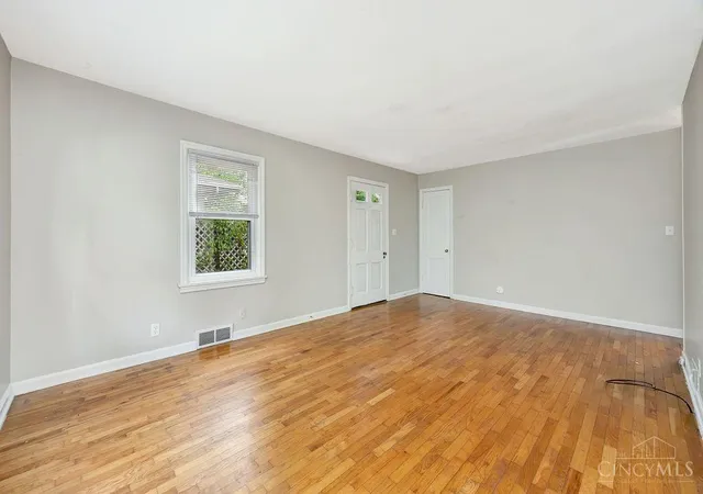 Photo 3 of Single family home for sale at 706 S Campus Ave, Oxford, OH 45056 | MLS# 1887304 | Listing updated on 2026-07-21