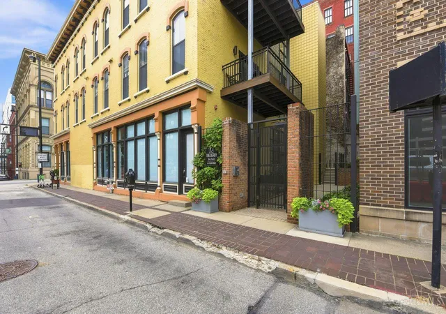 2nd image of 411 Plum St #203, Cincinnati, OH 45202 | MLS# 1887629