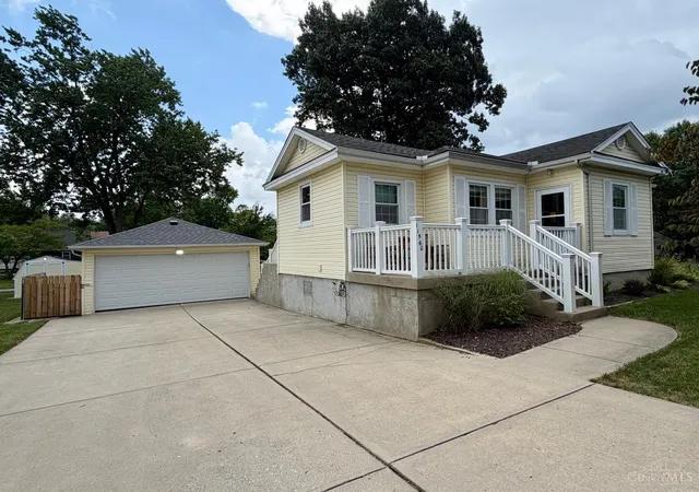 1st image of 11560 Walnut St, Springdale, OH 45246 | MLS# 1885162