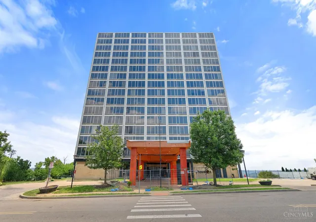 1st image of 810 Matson Pl #305, Cincinnati, OH 45204 | MLS# 1887694