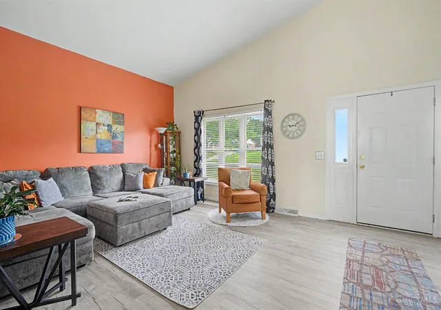 Photo 3 of Single family home for sale at 1815 Nw Washington Blvd, Hamilton, OH 45013 | MLS# 1887737 | Listing updated on 2026-08-25