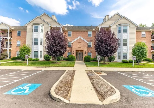 2nd image of 4350 Regency Ridge Ct #208, Cincinnati, OH 45248 | MLS# 1887633