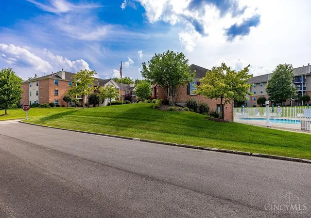 2nd image of 4350 Regency Ridge Ct, Cincinnati, OH 45248