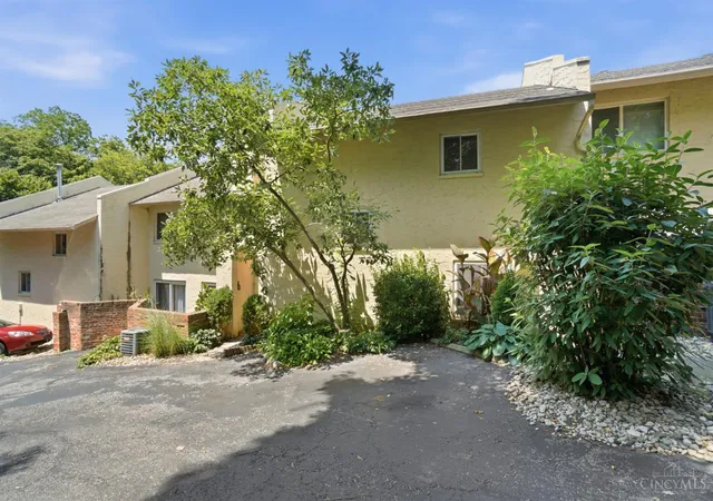 3rd image of 2111 Sutton Ave #G, Cincinnati, OH 45230 | MLS# 1879726