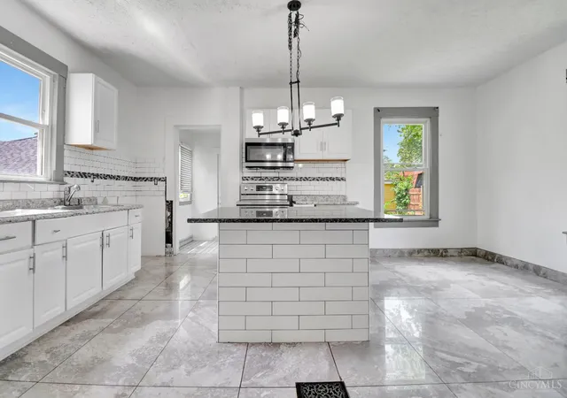 2nd image of 702 Washington St, Middletown, OH 45042 | MLS# 1886777