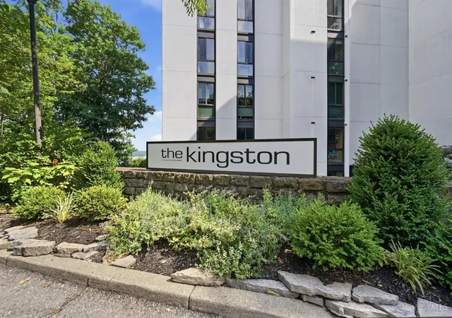 2nd image of 415 Bond Pl, Cincinnati, OH 45206