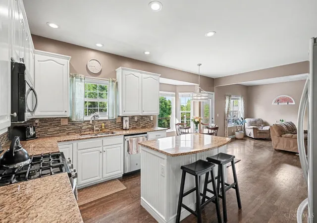 5th image of 8221 Springleaf Lake Dr, Colerain Twp, OH 45247 | MLS# 1887808