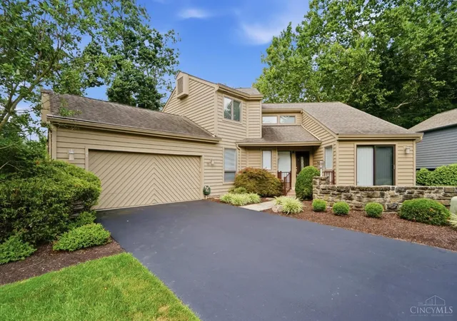 1st image of 15 Falling Brook Ln, Blue Ash, OH 45241 | MLS# 1887655