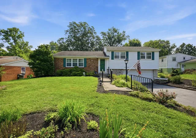 Photo 1 of Single family home for sale at 830 Sunderland Dr, Anderson Twp, OH 45255 | MLS# 1887898 | Listing updated on 2026-09-18