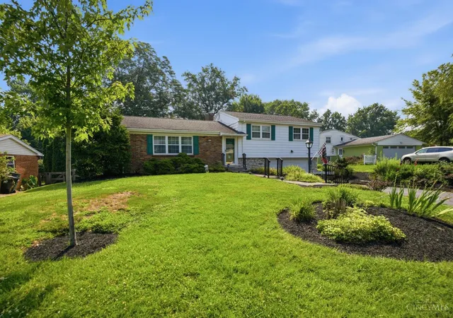 Photo 3 of Single family home for sale at 830 Sunderland Dr, Anderson Twp, OH 45255 | MLS# 1887898 | Listing updated on 2026-09-18