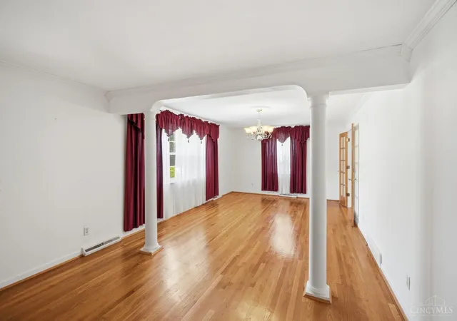 Photo 4 of Single family home for sale at 830 Sunderland Dr, Anderson Twp, OH 45255 | MLS# 1887898 | Listing updated on 2026-09-18