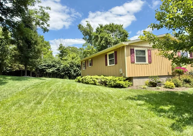 Photo 2 of Sale Pending at 5174 Clearlake Dr, Cincinnati, OH 45247 | MLS# 1887979 | Listing updated on 2026-07-27