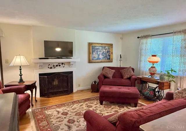 Photo 4 of Sale Pending at 5174 Clearlake Dr, Cincinnati, OH 45247 | MLS# 1887979 | Listing updated on 2026-07-27