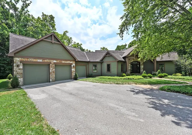 2nd image of 41 Locust Hill Rd, Pierce Twp, OH 45245 | MLS# 1887937