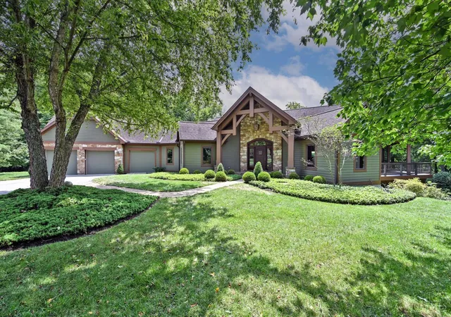3rd image of 41 Locust Hill Rd, Pierce Twp, OH 45245 | MLS# 1887937