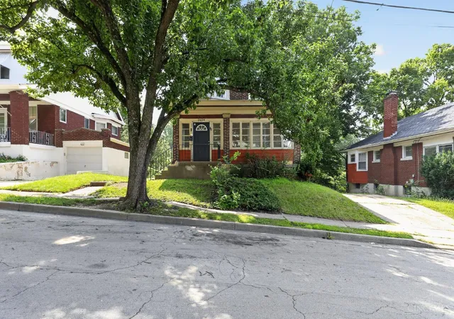 2nd image of 2654 Cora Ave, Cincinnati, OH 45211 | MLS# 1887935