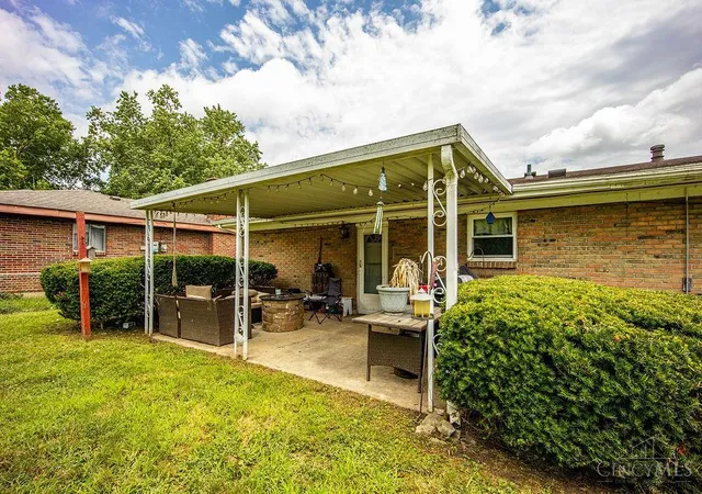 Photo 4 of Sale Pending at 105 Gwen Ln, Trenton, OH 45067 | MLS# 1888047 | Listing updated on 2026-08-24