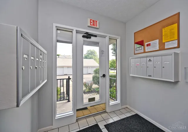 3rd image of 7392 Ridgepoint Dr, Cincinnati, OH 45230