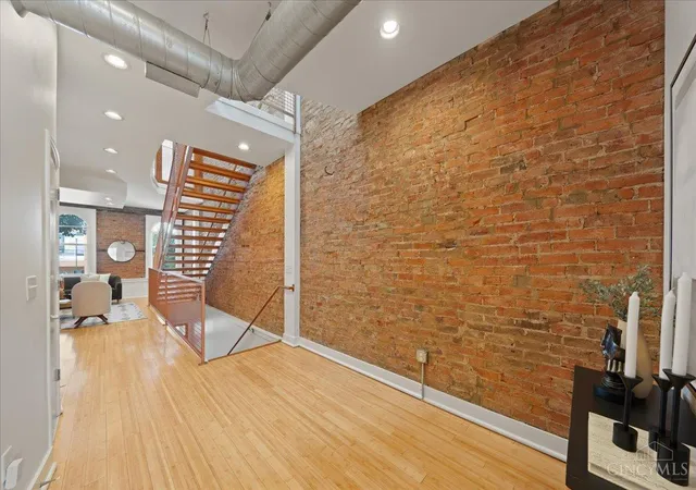 3rd image of 1122 Race St #201A, Cincinnati, OH 45202 | MLS# 1887819