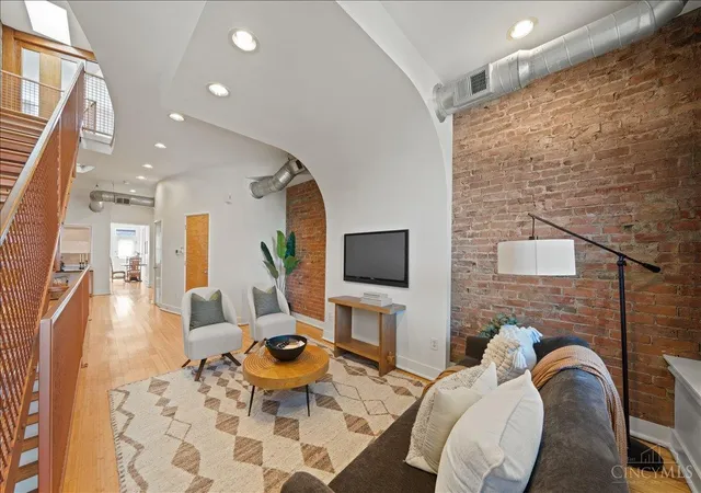5th image of 1122 Race St #201A, Cincinnati, OH 45202 | MLS# 1887819