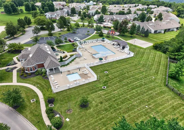 2nd image of 2019 Commons Cir Dr, Batavia, OH 45103
